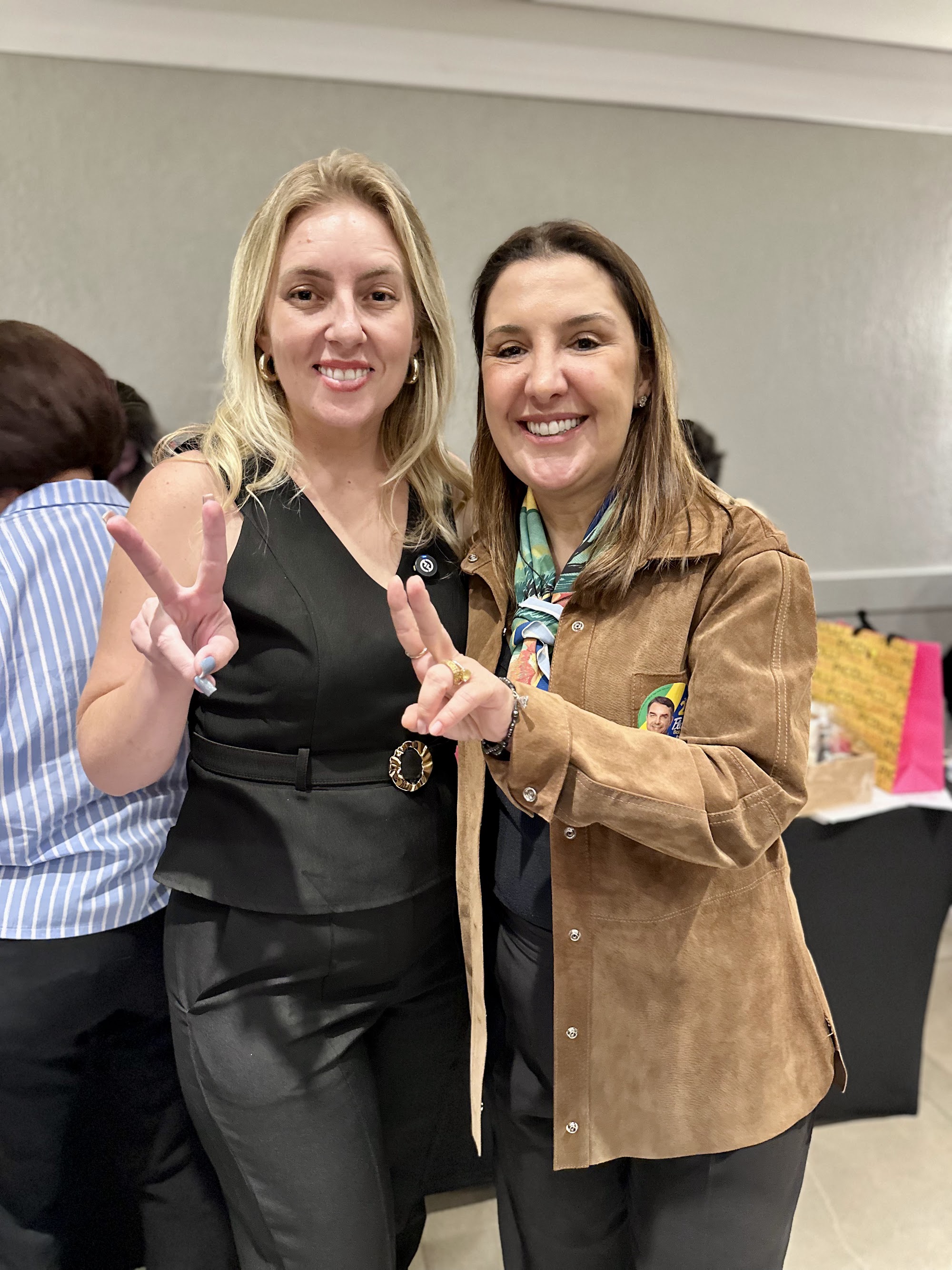 Elaine Seibel e Dani Marques juntas durante agenda em Cuiabá