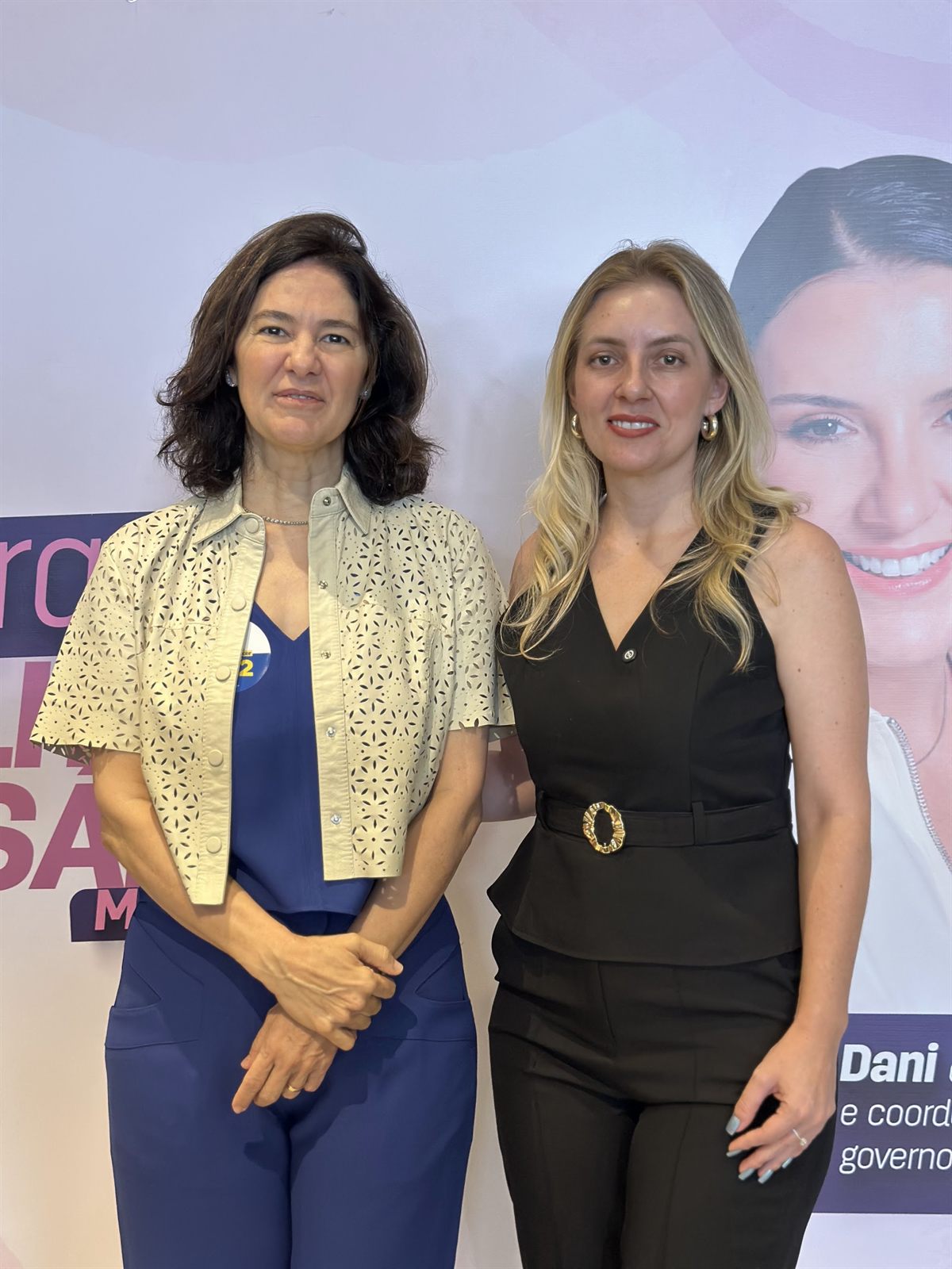 Elaine Seibel ao lado de uma liderança durante evento em Cuiabá